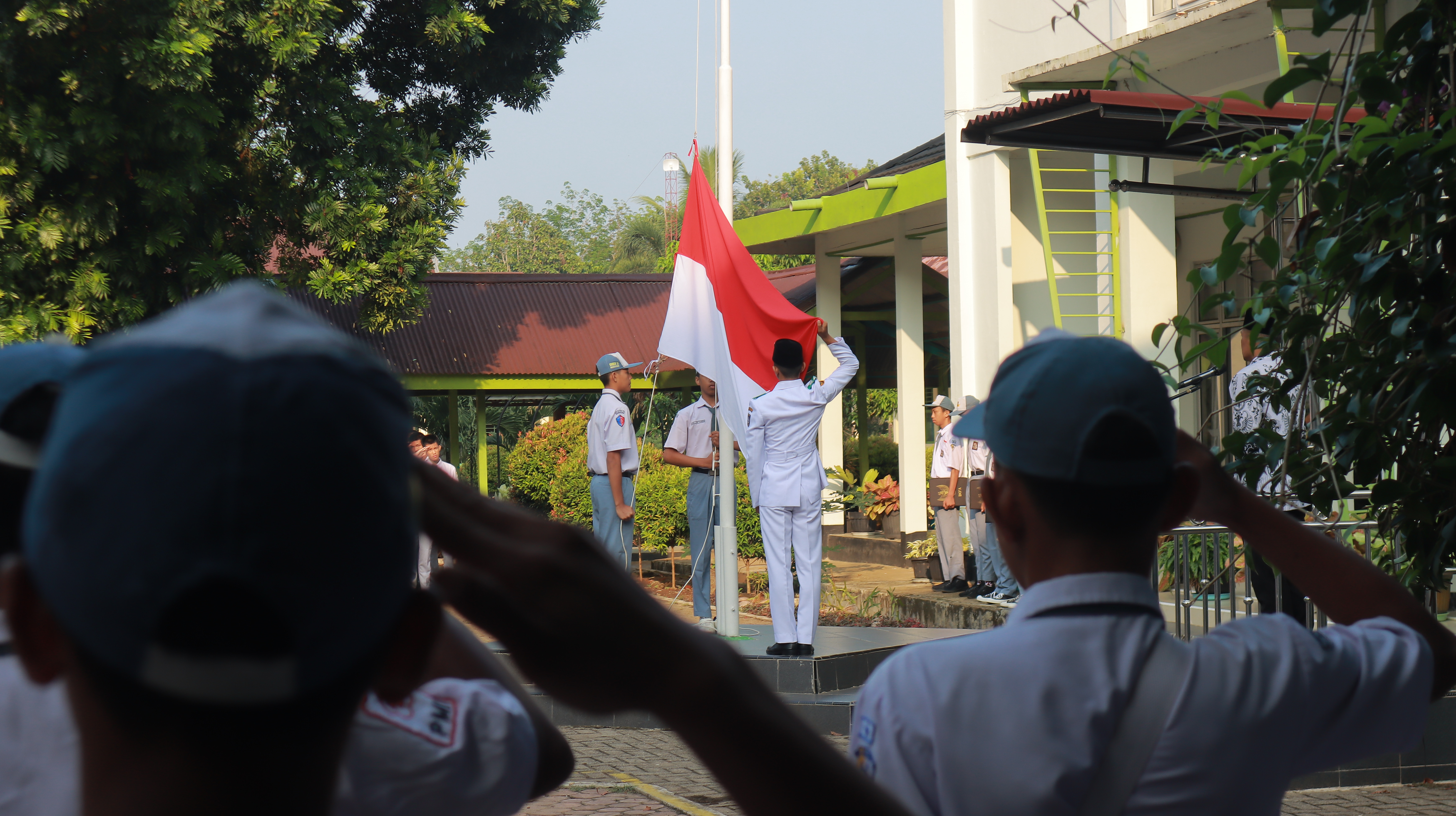 Upacara Bendera di Sekolah